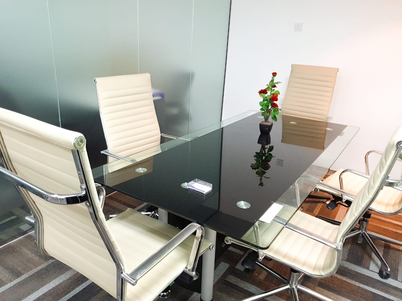 Independent Office/Meeting Room/Free Dewa/Free Internet/2-3 Cheque payment